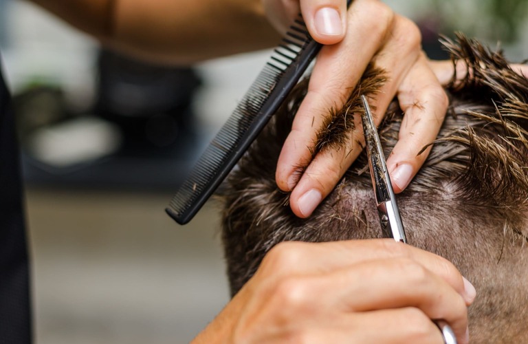 流行りの髪型を叶える高技術のカットを難波で | 大阪でメンズサロンならMen's salon LOCOS
